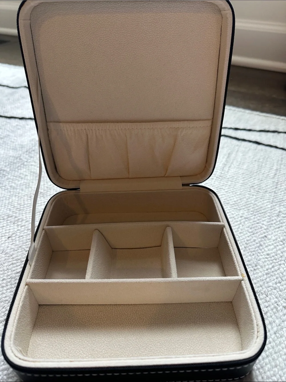 Compact Cream Jewelry Organizer Travel Case